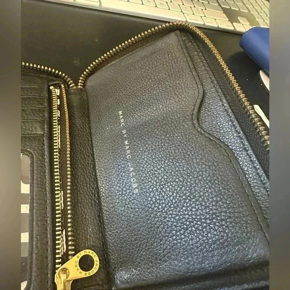 Marc by Marc Jacobs Classic Q Wingman Wristlet - Picture 8 of 11